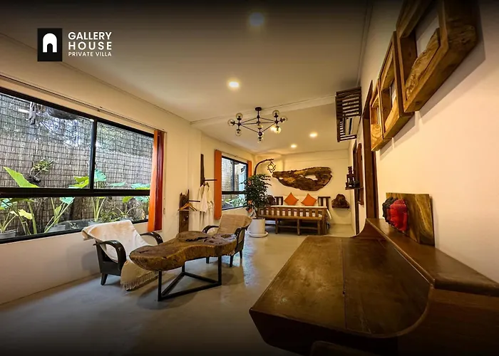 Dom wakacyjny Gallery House - Artistic With Plunge Pool
