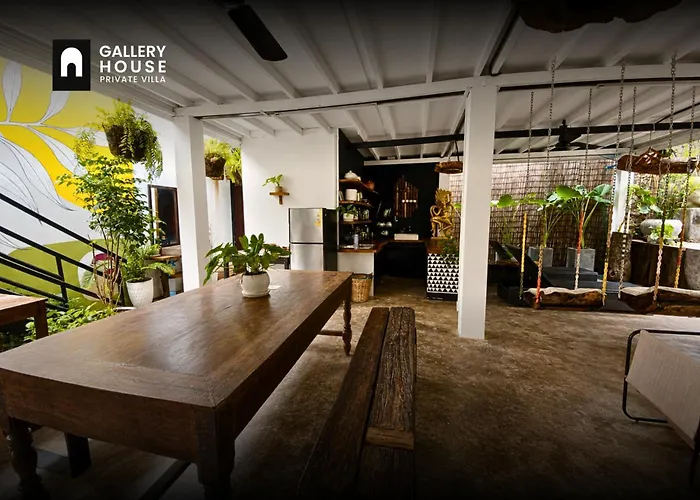 Dom wakacyjny Gallery House - Artistic With Plunge Pool